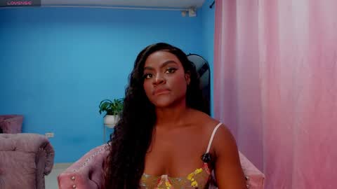 Snapshot of isabellabroms21 chatting on April 1, 11:35 pm v online show from April 1, 11:35 pm