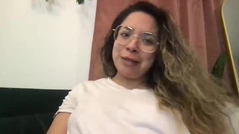 isabellaelizabeth online show from January 17, 5:49 pm