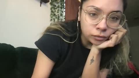 isabellaelizabeth online show from April 19, 7:05 pm