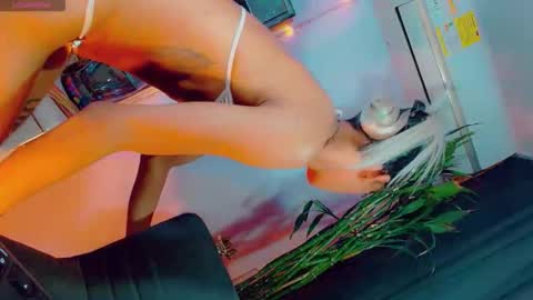 isabellagirs online show from April 16, 8:04 am