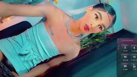 isabellagirs online show from April 23, 3:52 am