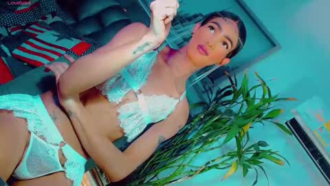 isabellagirs online show from May 10, 8:47 pm