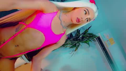isabellagirs online show from May 13, 4:43 am