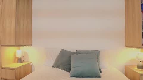 Isabella  online show from September 15, 1:55 pm