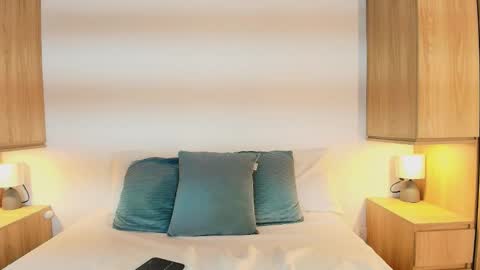 Isabella  online show from November 15, 2:24 pm