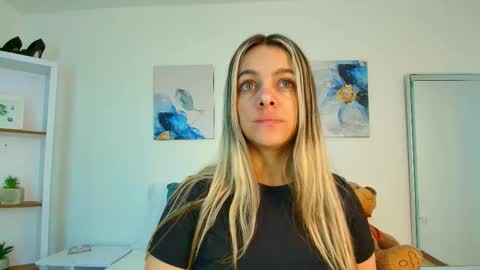 Isabella  online show from February 28, 1:23 pm