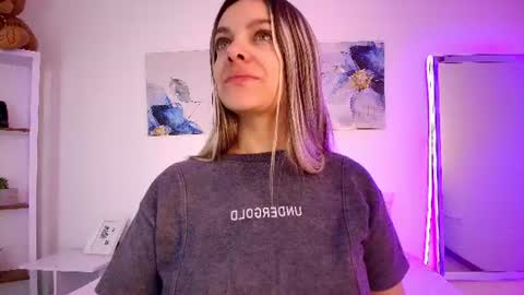 Isabella  online show from June 15, 1:35 pm