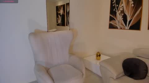 Snapshot of isabellakroft chatting on February 27, 1:05 am Isabella Kroft online show from February 27, 1:05 am