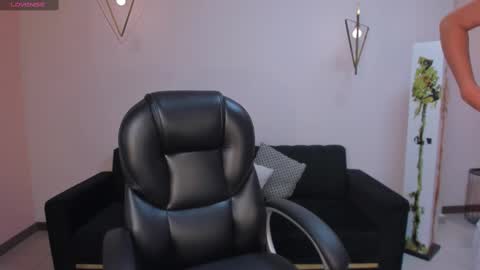 Snapshot of isabellakroft chatting on March 8, 12:20 pm Isabella Kroft online show from March 8, 12:20 pm