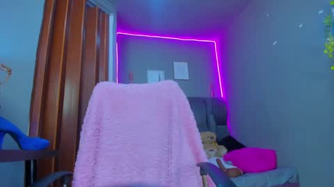 Snapshot of isabellamoons chatting on September 10, 9:15 pm Isabella anal squirt latina colombian paisa online show from September 10, 9:15 pm