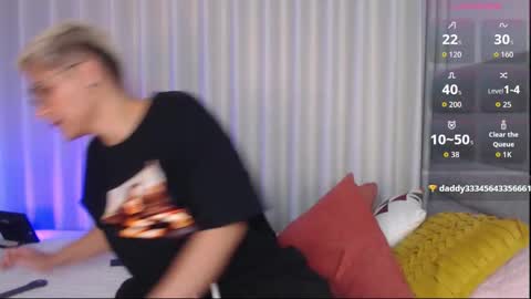 Isabella Mout  online show from November 22, 3:33 pm