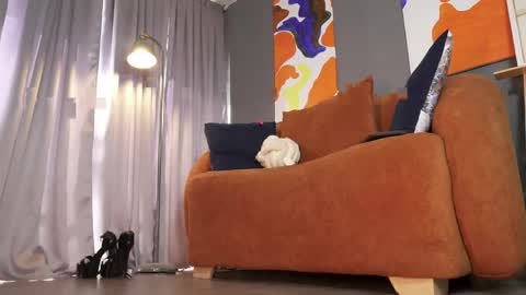 Help me with your follow independent model isabela online show from May 5, 8:28 pm