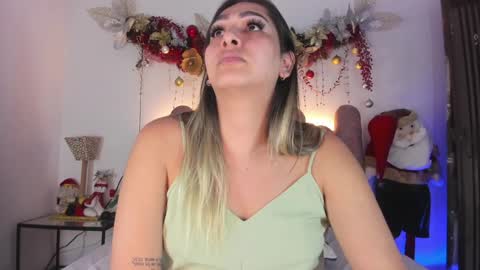 Snapshot of isabellas_smith chatting on January 2, 9:39 pm Martina IG martissmith01 online show from January 2, 9:39 pm