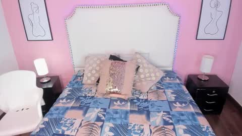 isabelle_moreau online show from February 6, 12:30 pm