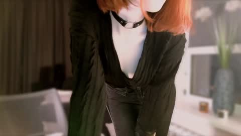 Snapshot of isabelle_stern chatting on December 10, 3:33 pm Madame Isabelle online show from December 10, 3:33 pm