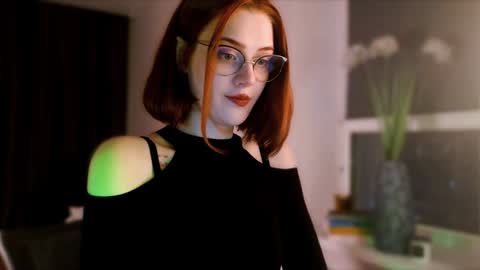 Snapshot of isabelle_stern chatting on December 16, 3:54 pm Madame Isabelle online show from December 16, 3:54 pm