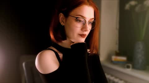 Snapshot of isabelle_stern chatting on December 22, 3:22 pm Madame Isabelle online show from December 22, 3:22 pm