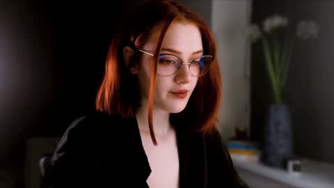 Snapshot of isabelle_stern chatting on December 28, 3:37 pm Madame Isabelle online show from December 28, 3:37 pm