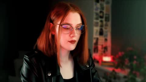 Snapshot of isabelle_stern chatting on February 7, 4:03 pm Madame Isabelle online show from February 7, 4:03 pm