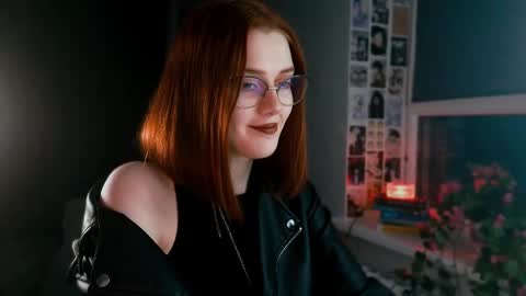 Snapshot of isabelle_stern chatting on February 17, 10:14 pm Madame Isabelle online show from February 17, 10:14 pm