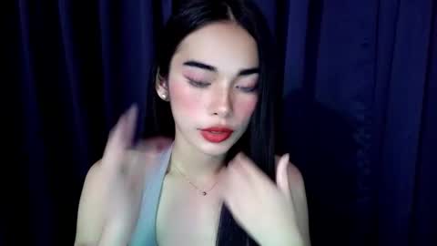 Isabelle online show from November 17, 2:01 pm