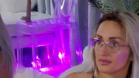 IsabelleEthan online show from June 10, 1:39 am