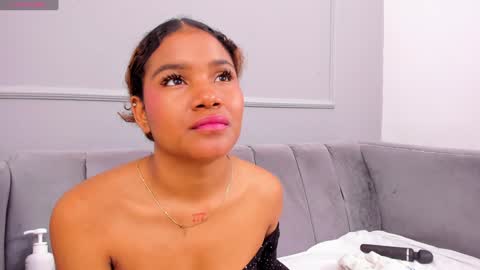 Isabellsmmith online show from January 4, 10:05 am