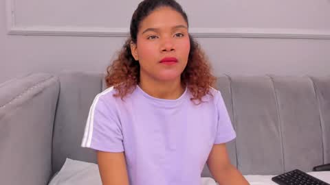 Isabellsmmith online show from January 18, 10:17 am