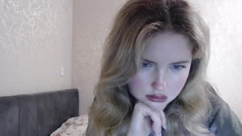 isabelswan online show from January 28, 7:10 pm