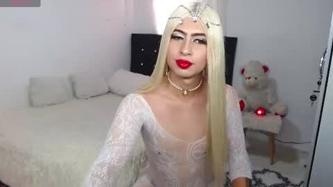 isadora online show from July 10, 7:49 pm