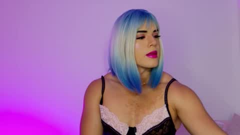 Isabella Hilton online show from February 7, 12:09 pm