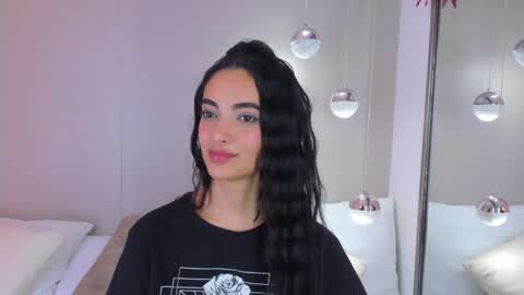 Isa Monroee  online show from December 4, 8:18 pm