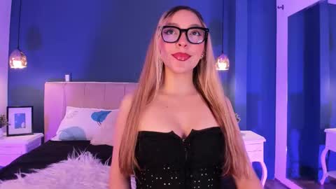 Isarosse  online show from February 4, 11:38 am