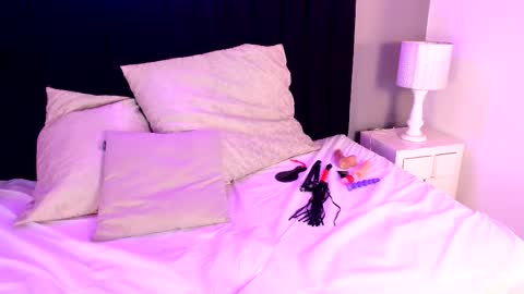 Snapshot of isaxcurves chatting on March 24, 9:42 pm Isabela Isa for lovers online show from March 24, 9:42 pm