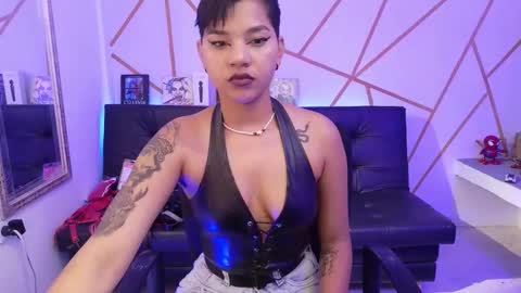 Snapshot of ise_lunny chatting on January 8, 3:53 am isabela online show from January 8, 3:53 am