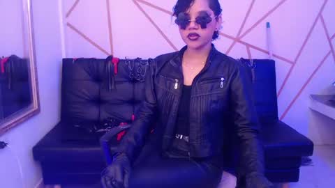 isabela online show from June 20, 4:04 am