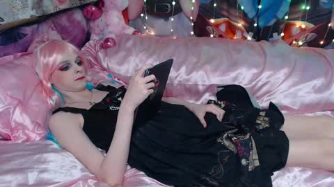 Sele online show from May 9, 9:53 pm