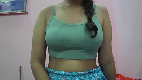 ishika_singh_ online show from October 20, 1:28 am