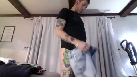 Snapshot of ishouldntbeonhereagain chatting on May 23, 8:40 am Daddy Master Master Daddy online show from May 23, 8:40 am