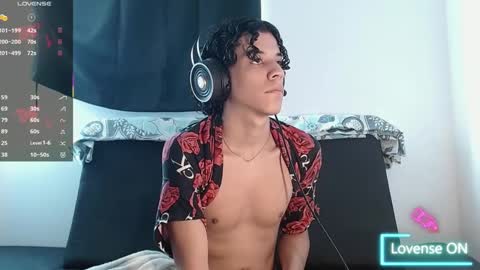 Snapshot of isidroglasc chatting on September 22, 10:01 pm Isidro online show from September 22, 10:01 pm