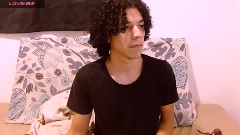 Snapshot of isidroglasc chatting on February 19, 4:41 am Isidro online show from February 19, 4:41 am