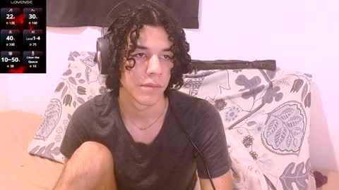 Snapshot of isidroglasc chatting on April 4, 10:18 pm Isidro online show from April 4, 10:18 pm