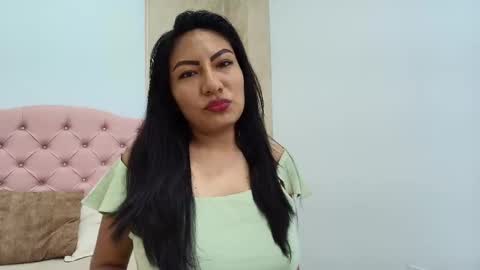 Isis Choi online show from December 5, 7:21 pm