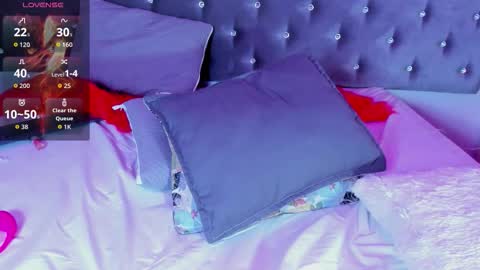 Snapshot of isis_jhempss chatting on October 16, 9:43 am Isis online show from October 16, 9:43 am