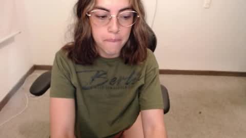 Snapshot of isis_loveyes_ chatting on January 20, 2:11 am Pauli online show from January 20, 2:11 am
