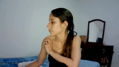 Snapshot of isis_pink chatting on January 7, 12:03 am Alaya online show from January 7, 12:03 am