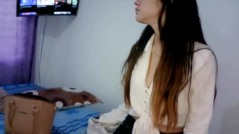 Snapshot of isis_pink chatting on January 7, 8:31 pm Alaya online show from January 7, 8:31 pm