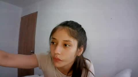 Snapshot of isis_pink chatting on January 11, 8:54 pm Alaya online show from January 11, 8:54 pm