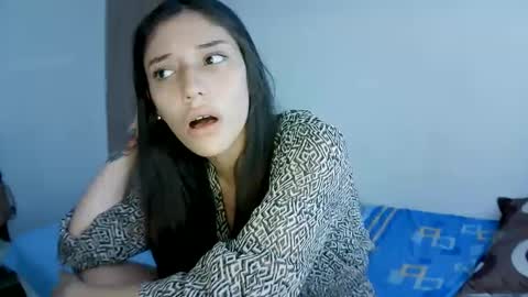 Snapshot of isis_pink chatting on January 15, 12:09 am Alaya online show from January 15, 12:09 am