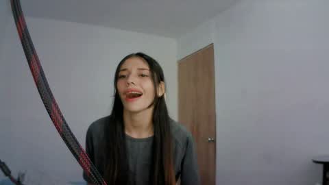 Snapshot of isis_pink chatting on January 26, 5:02 pm Alaya online show from January 26, 5:02 pm